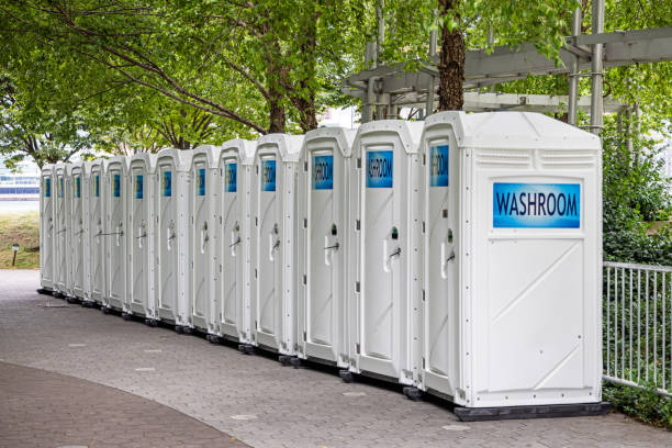 Best Portable restroom trailer rental  in Chlicothe, IL